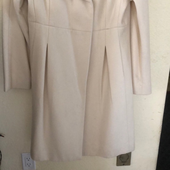 Gorgeous Winter White Coat - Picture 3 of 7